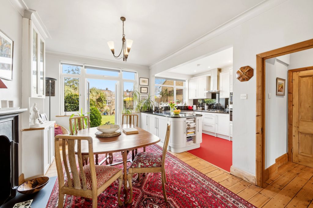 Property photo 2 of 18 Picture No. 24