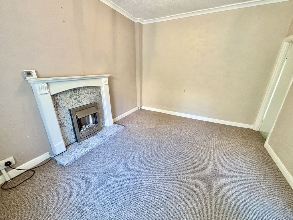 Property photo 3 of 19 Lounge