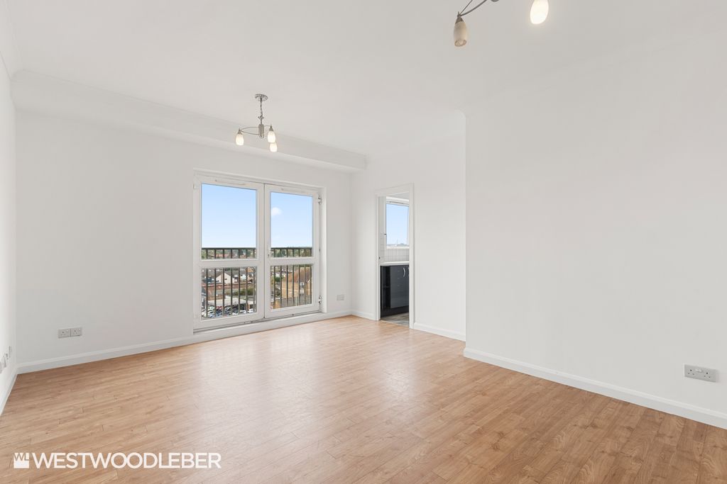 Property photo 3 of 14 Ravenscroft_4