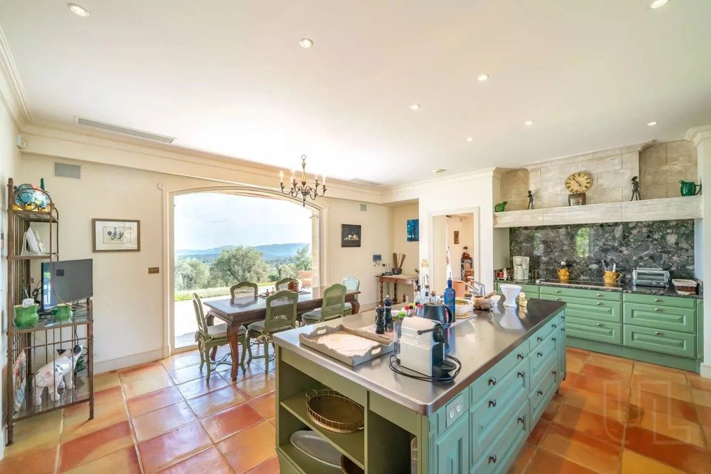 Property photo 3 of 28