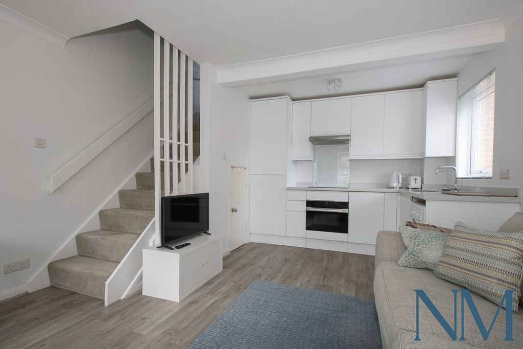 Property photo 3 of 8 Gallery