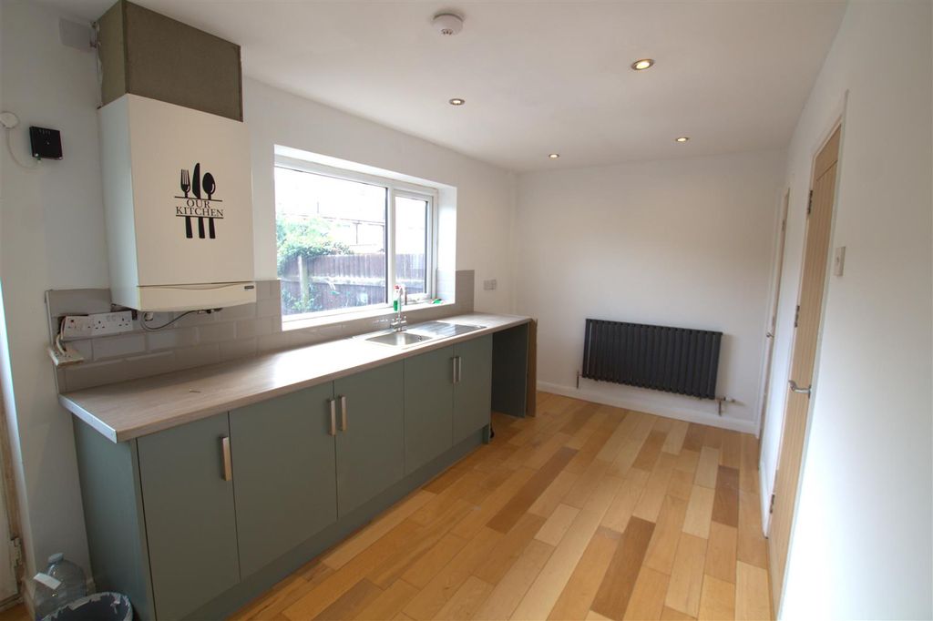 Property photo 2 of 7 Kitchen .Jpg