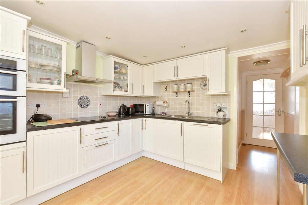Property photo 3 of 14 Kitchen