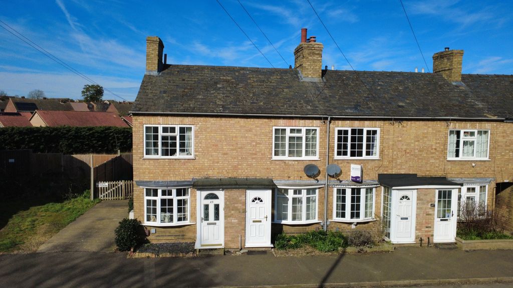 Property photo 1 of 18 2 Bedroom Cottage For Sale