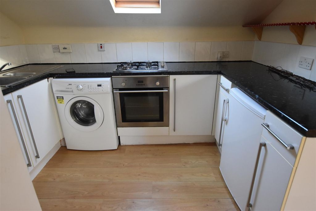 Property photo 3 of 7 Kitchen