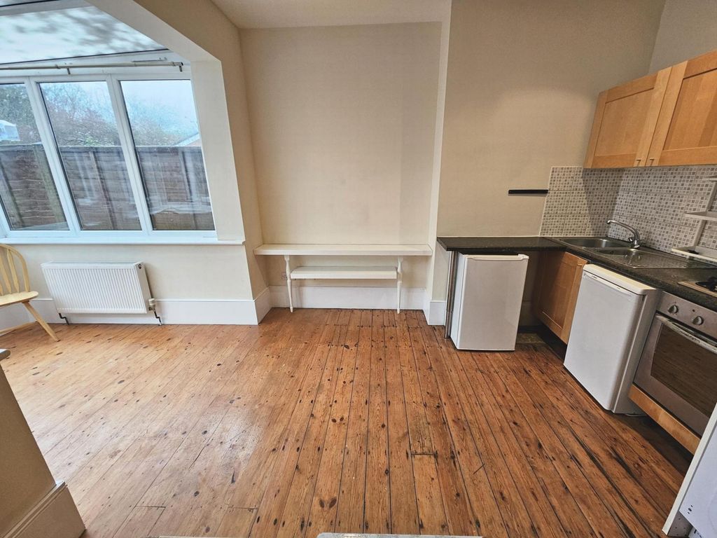 Property photo 2 of 7 Photo 6