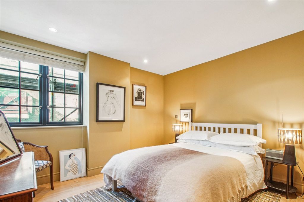 Property photo 3 of 16 Picture No. 11