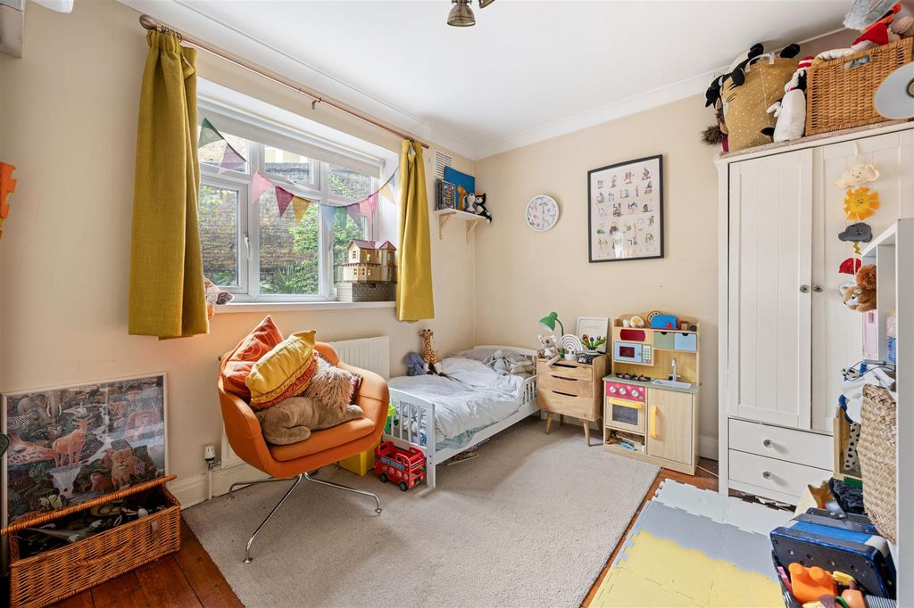 Property photo 3 of 18 Dunn Street, E8