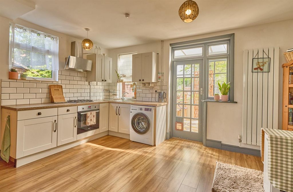 Property photo 2 of 11 Eskdale Road _3.Jpg