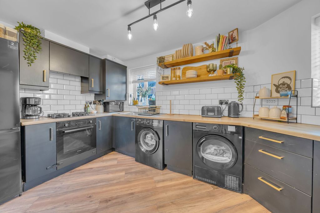 Property photo 3 of 23