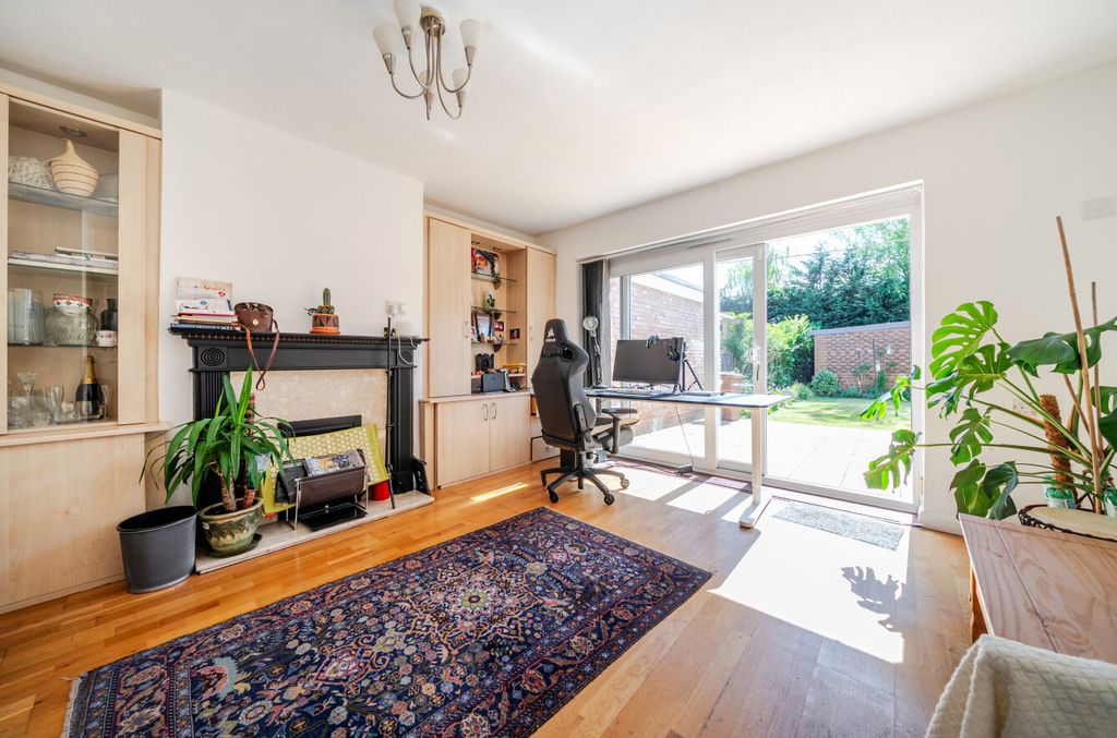 Property photo 3 of 21 Living Room