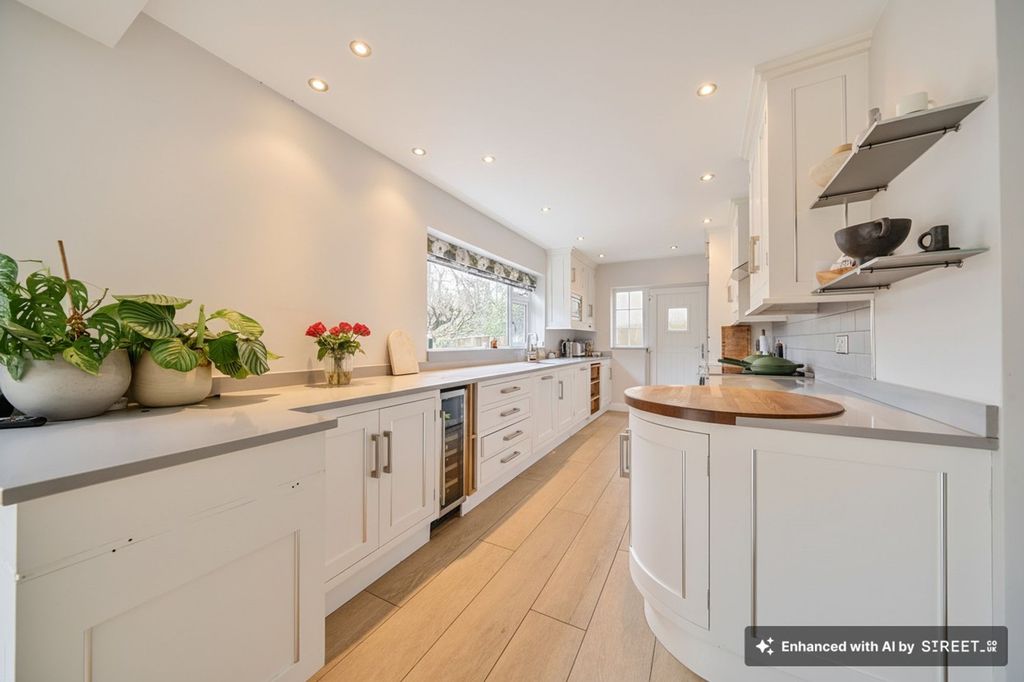 Property photo 3 of 25