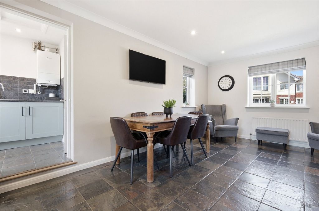 3 bed detached house for saleColtsfield, Stansted, Essex CM24 photo 5