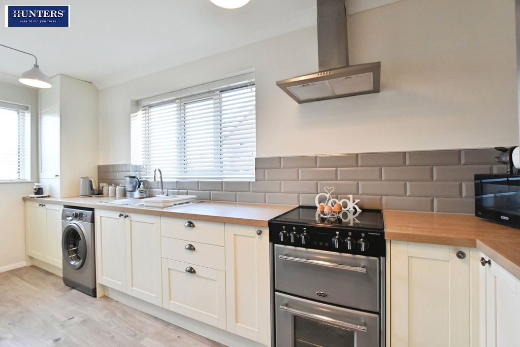 Property photo 3 of 26 Kitchen