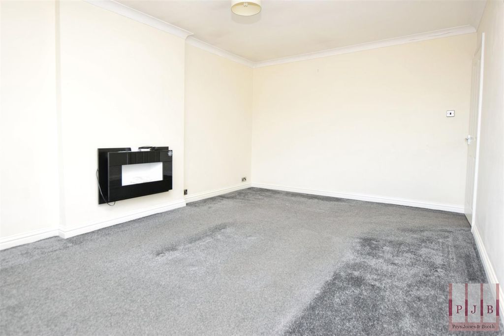 Property photo 3 of 15 Lounge V2.Jpg