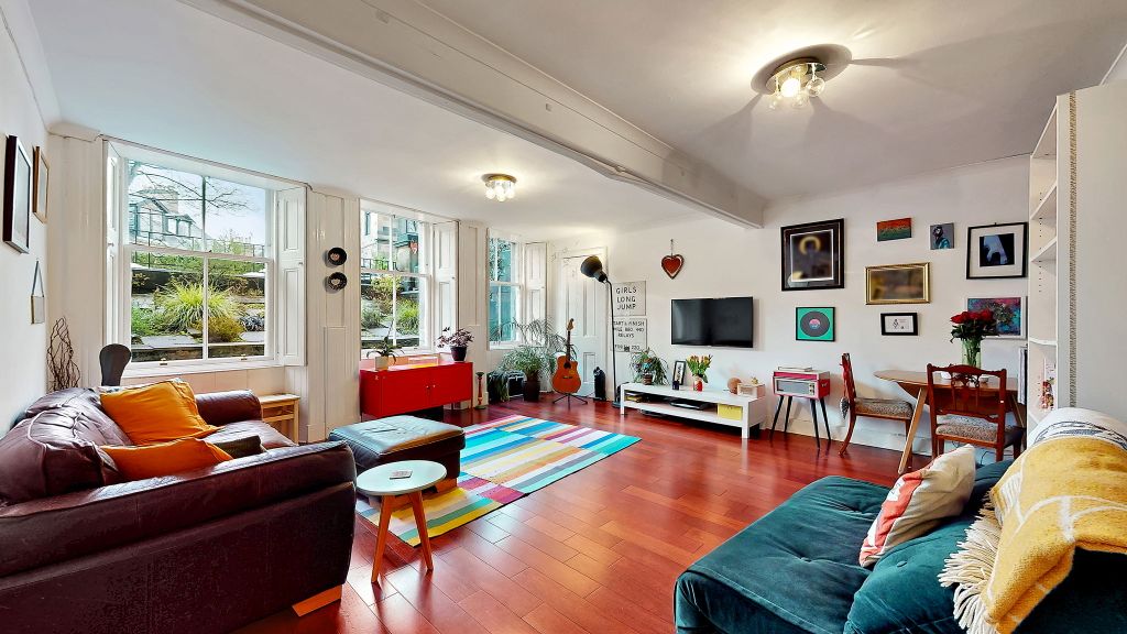 Property photo 2 of 20 24-Web-Or-Mls-7 Dundonald Road Basement Flat_30 -