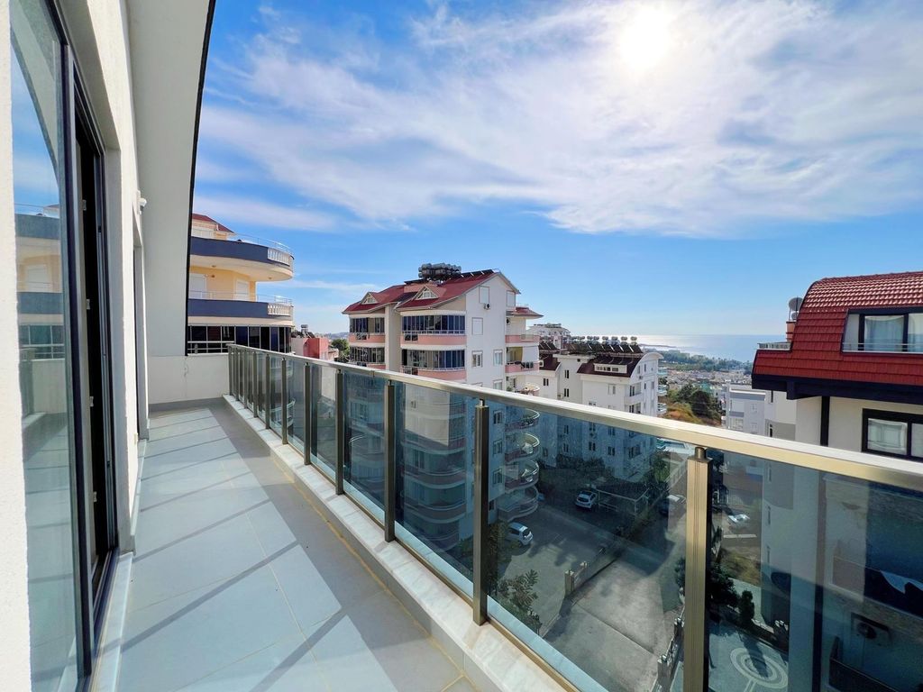 Property photo 2 of 23 Sea View Alanya Penthouse For Sale With A Shared Pool - Roof Balcony/Terrace Sea Views