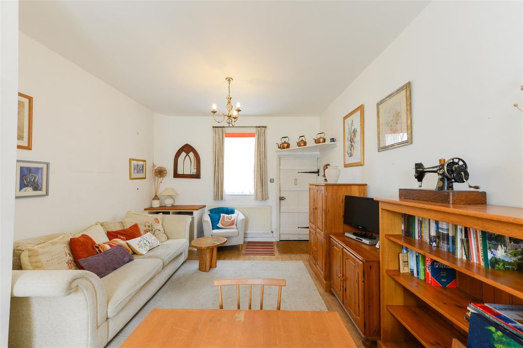 Property photo 2 of 15 High Street, Aylesford6.Jpg