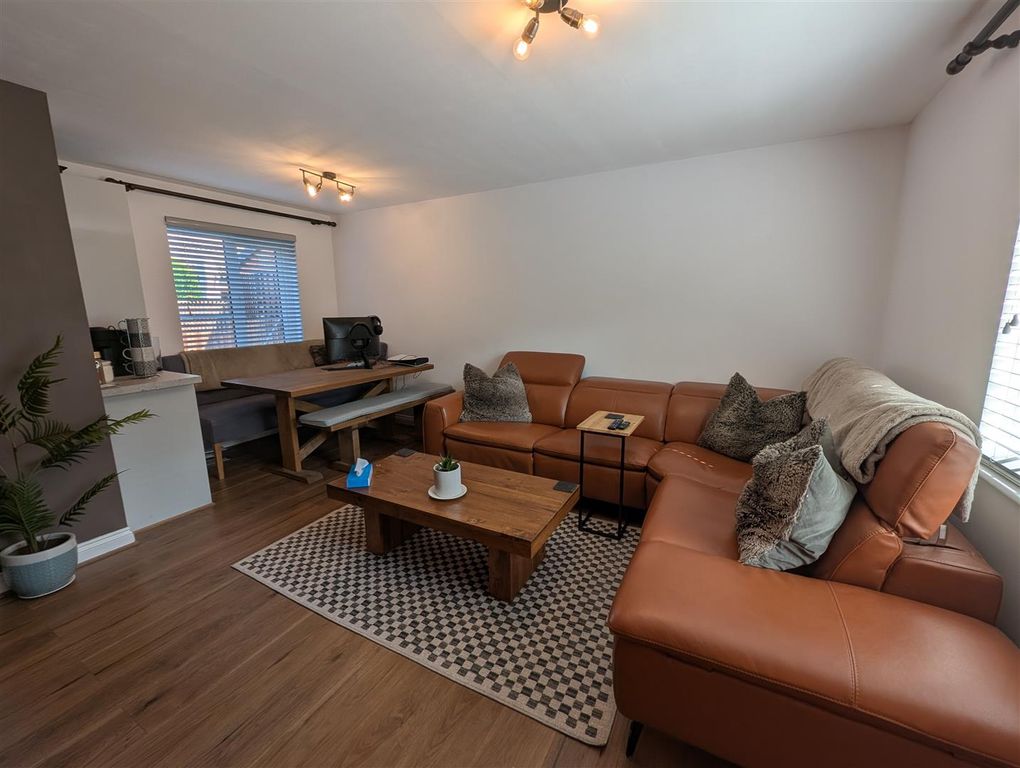 Property photo 2 of 11 Lounge/Dining Room
