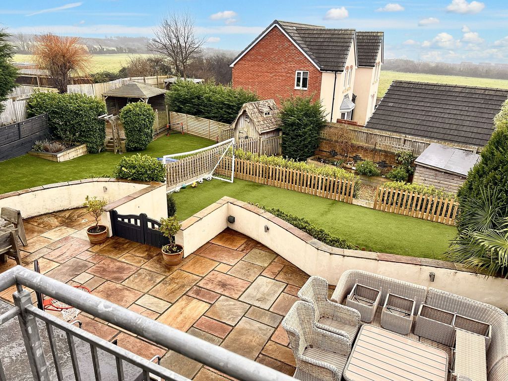 Property photo 2 of 61