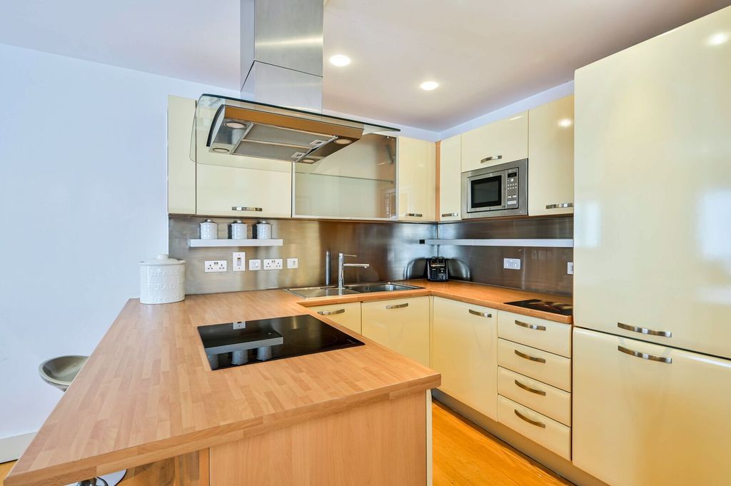 Property photo 2 of 17