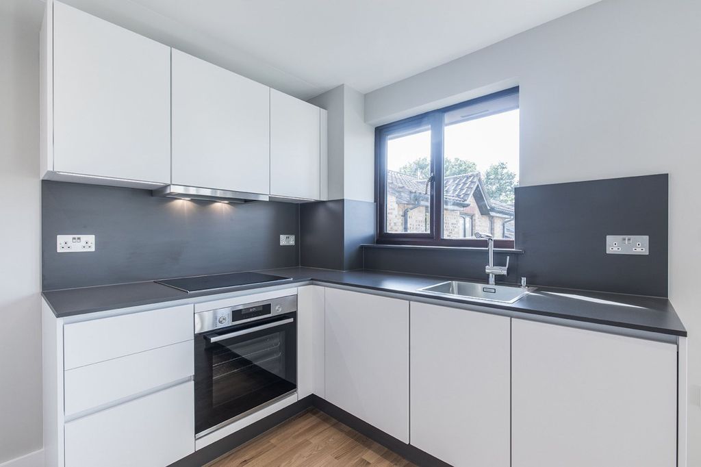 Property photo 1 of 11 Kitchen