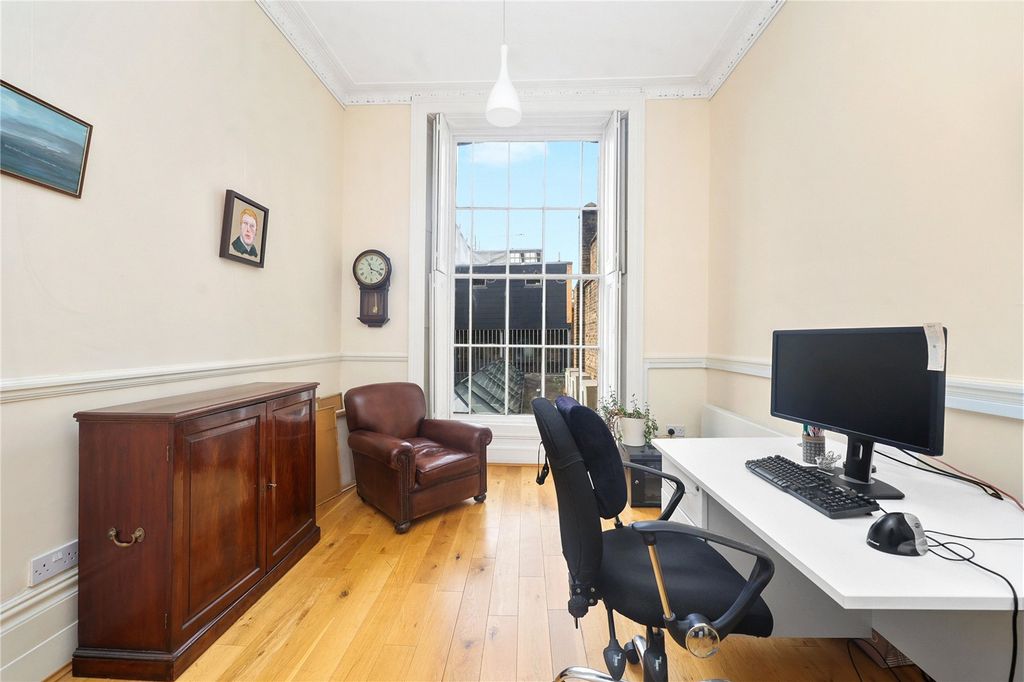 Property photo 2 of 17 Picture No. 20