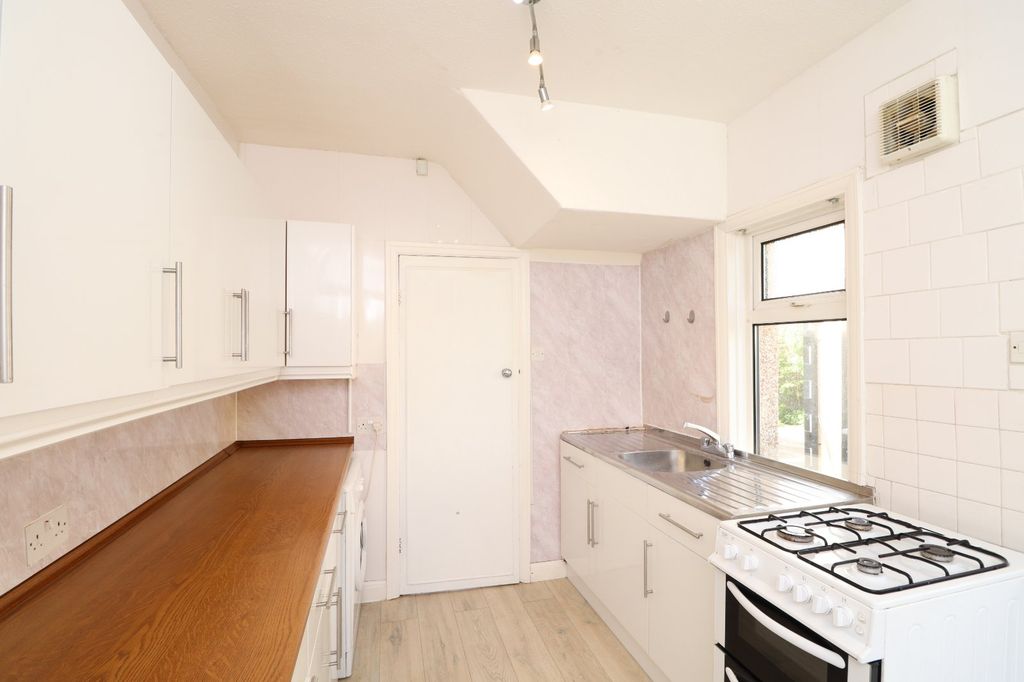 Property photo 2 of 13 Picture No. 27