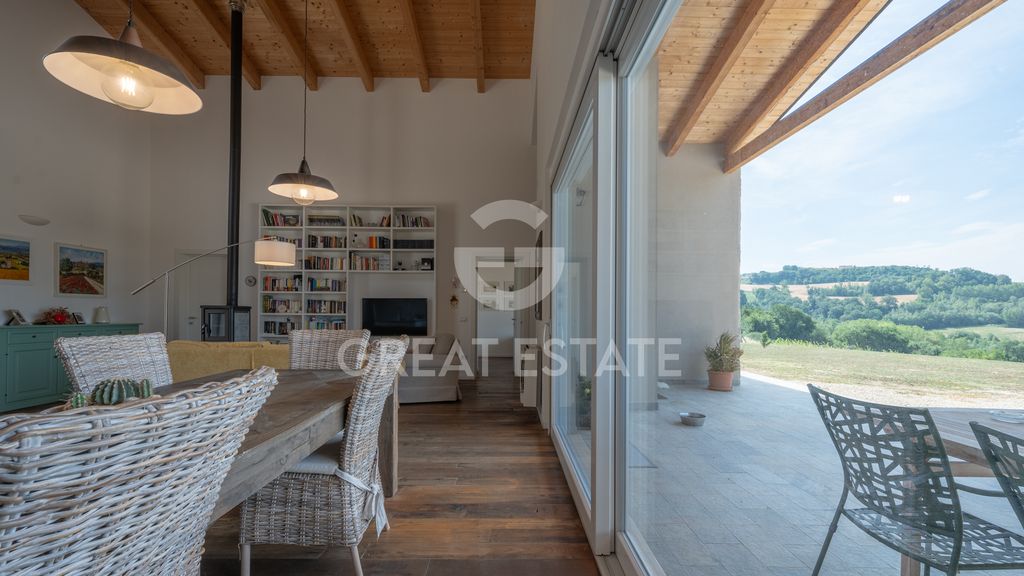 Property photo 3 of 51 Interiors