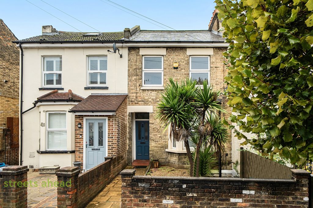 Property photo 1 of 18 d18B254A-E7d0-42d...