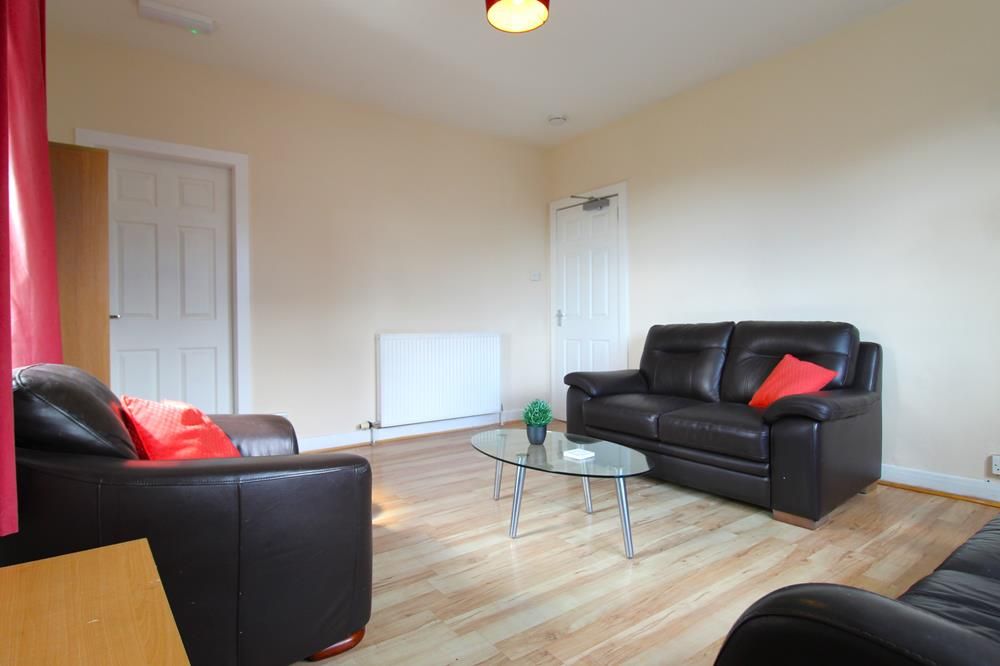 Property photo 2 of 14 Lounge Alt
