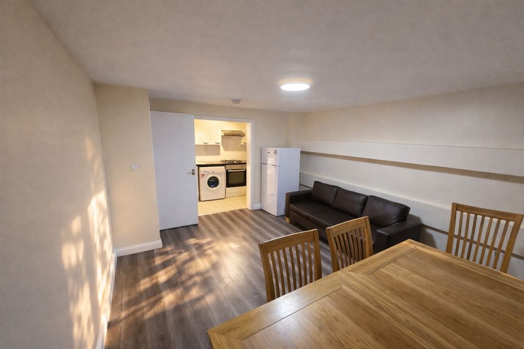 Property photo 2 of 9 Photo 1