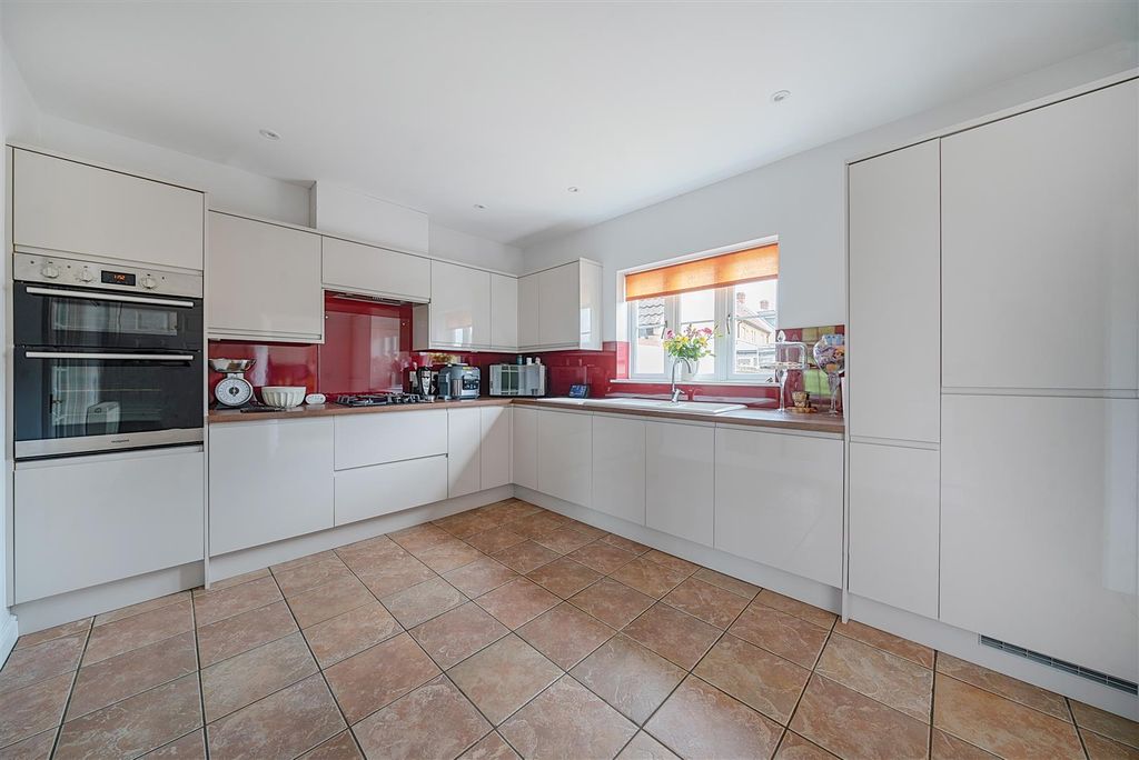 Property photo 2 of 17 Kitchen