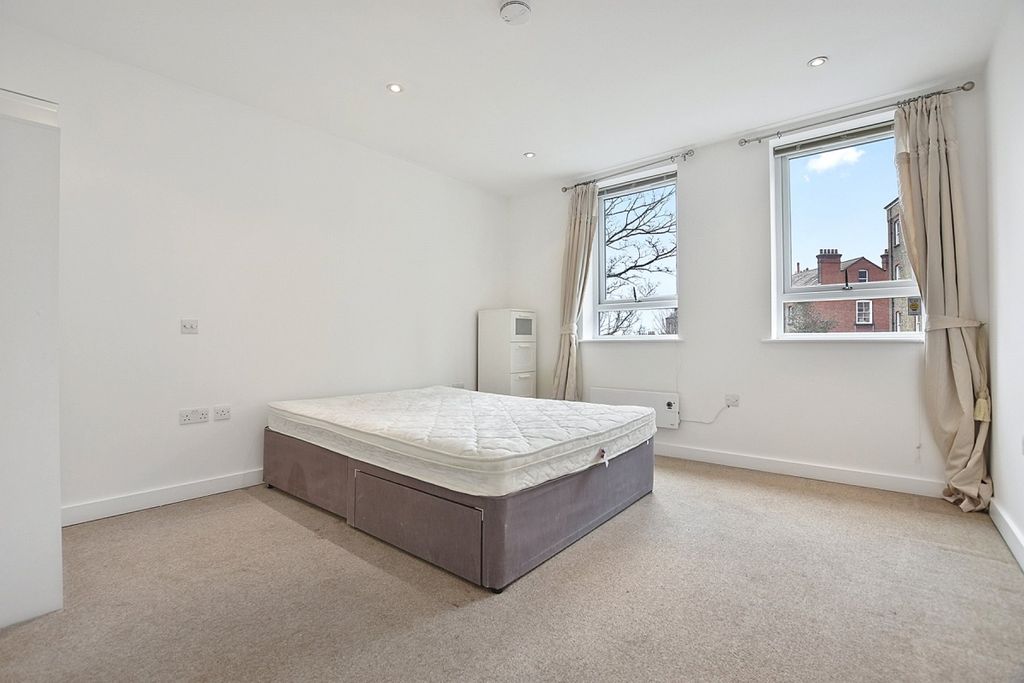 Property photo 2 of 6