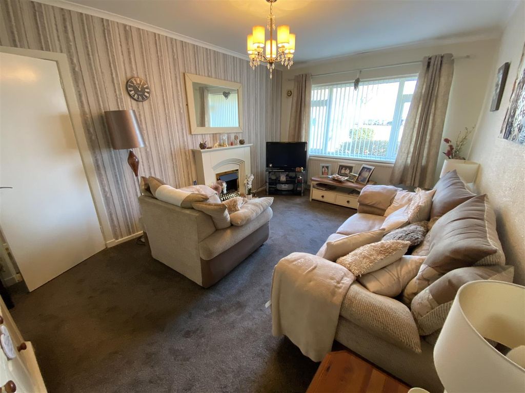 Property photo 2 of 10 Living/Dining Room