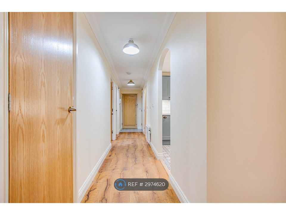 Property photo 2 of 18 Entrance Hallway