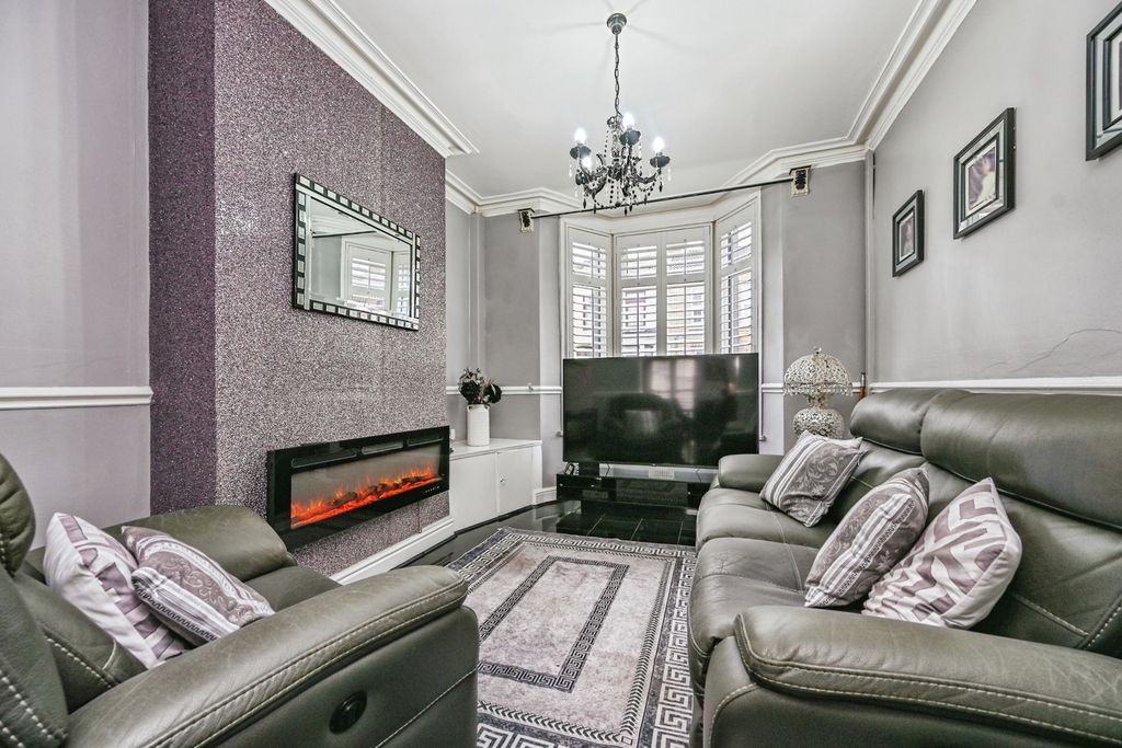 Property photo 2 of 15 Pbox-Img.Jpg