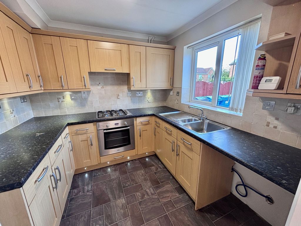 Property photo 3 of 9 Kitchen