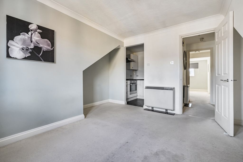 Property photo 3 of 22 1347787-14-68B585...