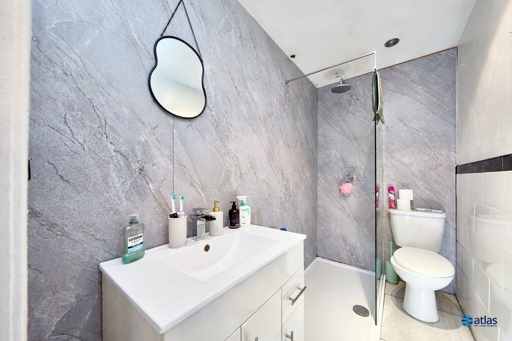 Property photo 3 of 12 Bathroom