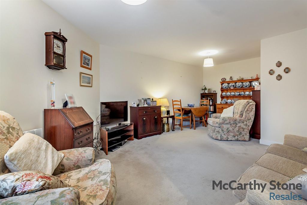Property photo 1 of 15 8649254-Interior05-800.Jpg