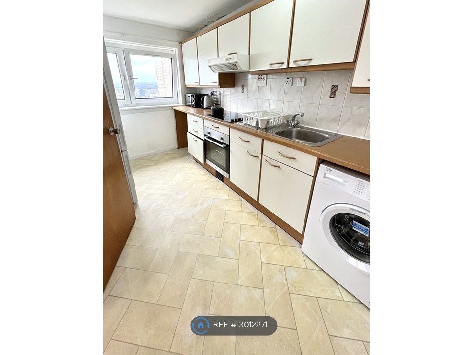 Property photo 2 of 7 Kitchen