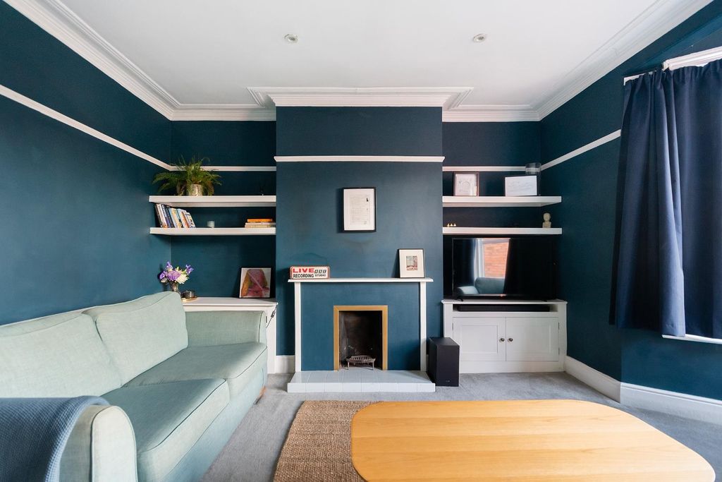 Property photo 1 of 20 1W5R3Atn - Living Room A.Jpg