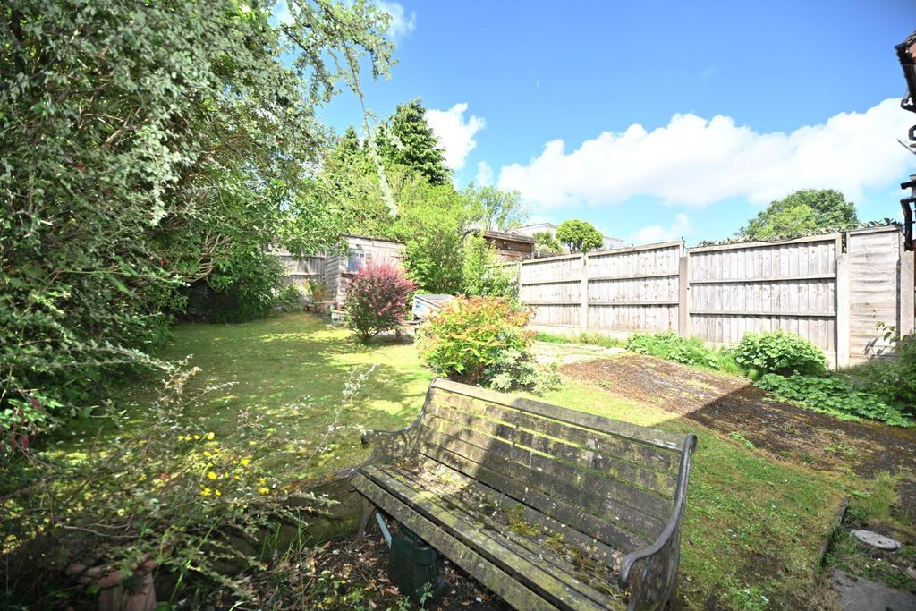 Property photo 2 of 23 283 Park Road, Westhoughton, Bolton, Lancashire, B