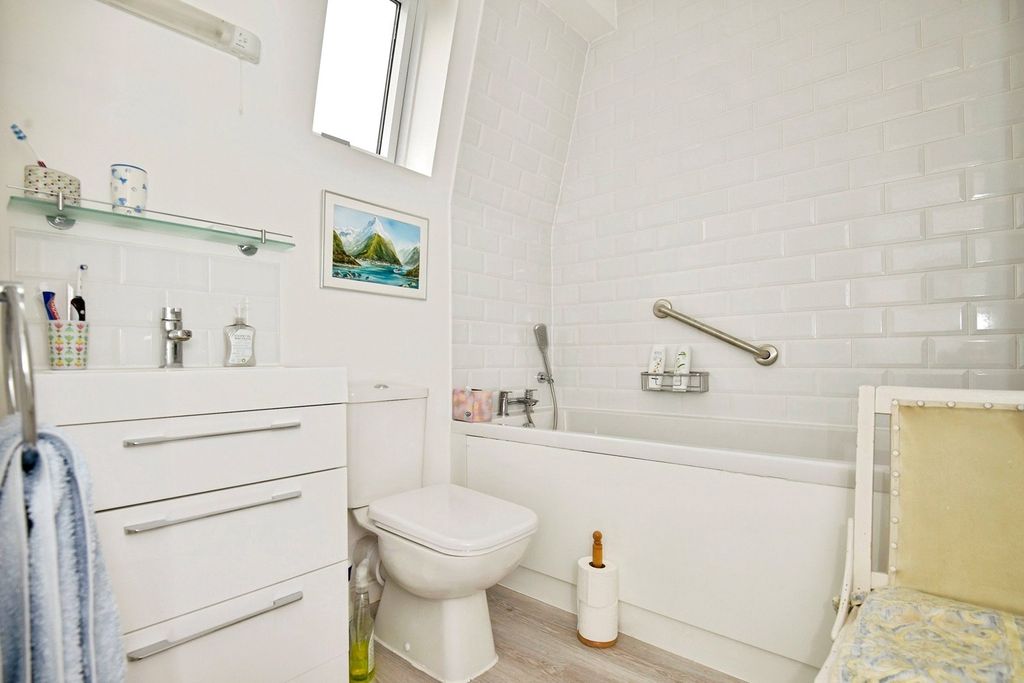 Property photo 3 of 14 Bathroom