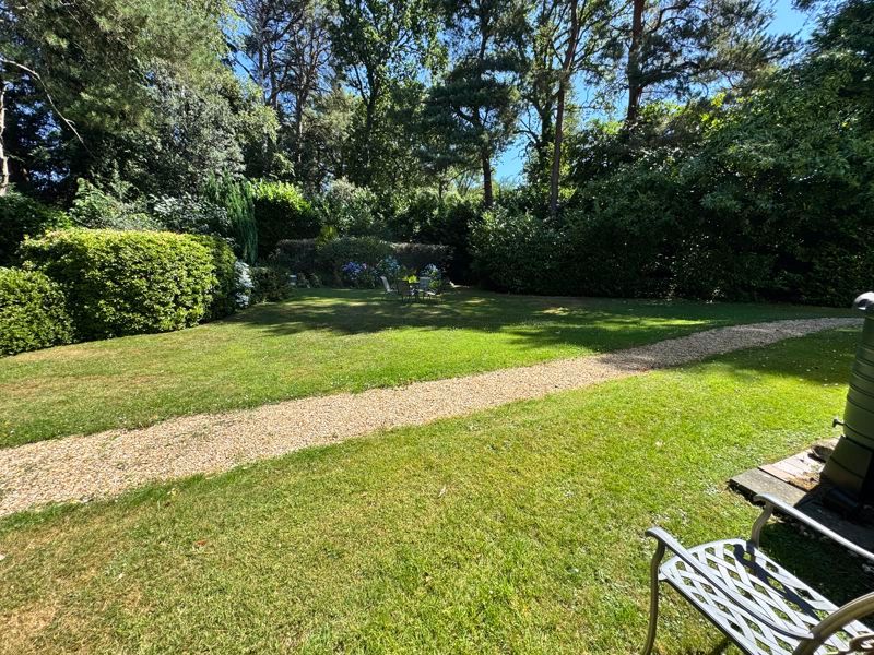 Property photo 2 of 17 Gardens