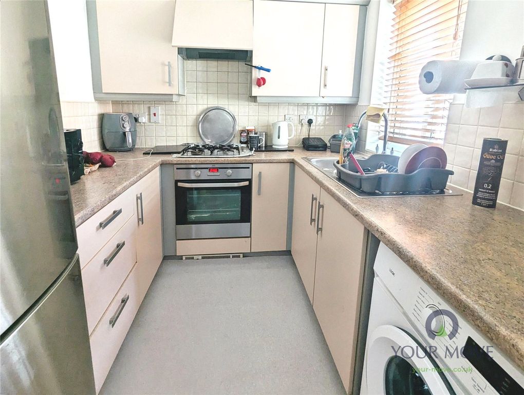 Property photo 3 of 14 Kitchen