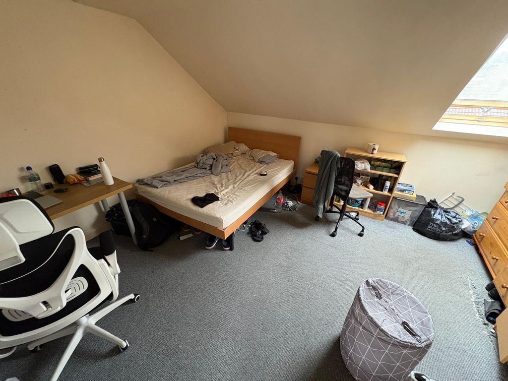 Property photo 3 of 7 x (36)