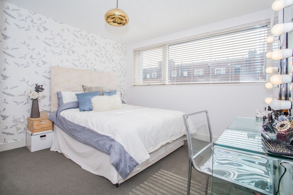 Property photo 2 of 9 Photo 3