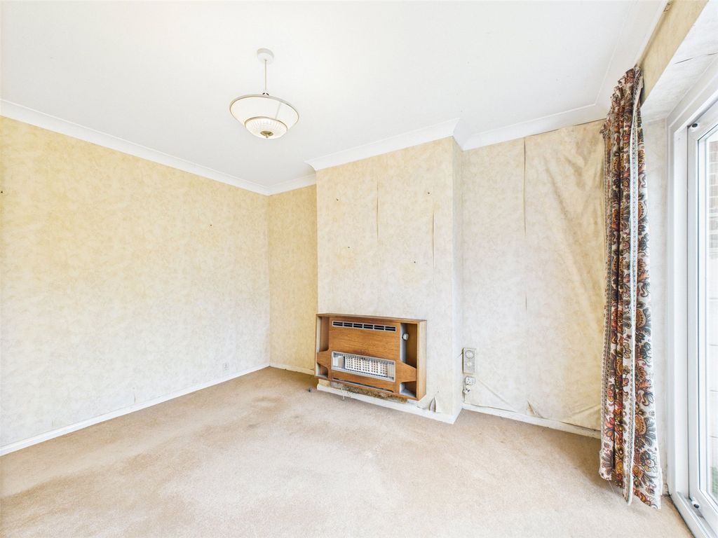 Property photo 3 of 18 Dining Room